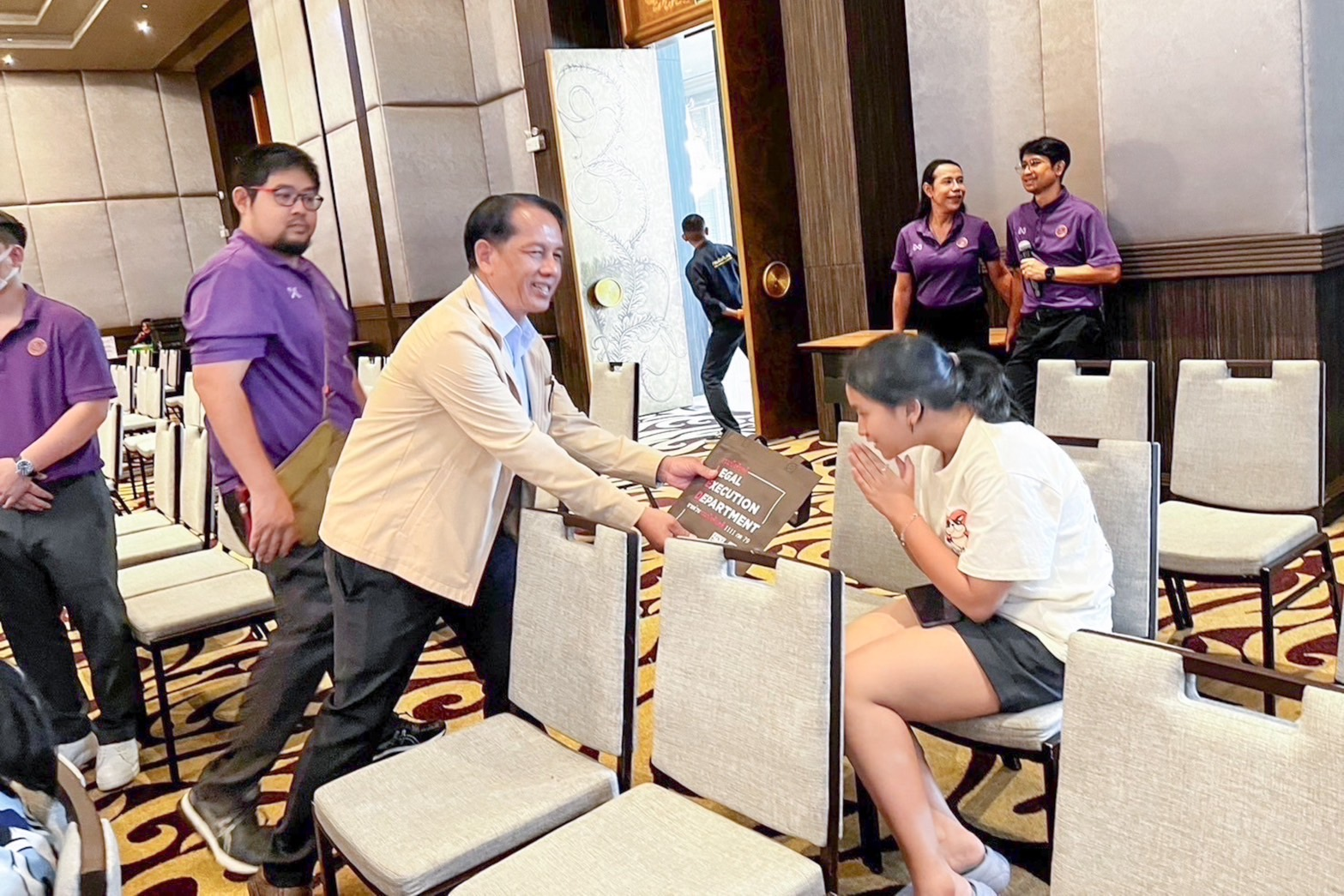 สำนักงานบังคับคดีจังหวัดนนทบุรี จัดมหกรรมไกล่เกลี่ยช่วยเหลือหนี้กองทุนเงินให้กู้ยืมเพื่อการศึกษา (กยศ.) และหนี้ครัวเรือน สำเร็จทุนทรัพย์กว่า 14 ล้านบาท